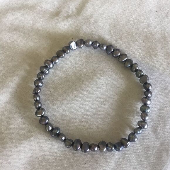 $8 or 3/$15  Grey Freshwater Pearl Bracelet - Picture 5 of 6